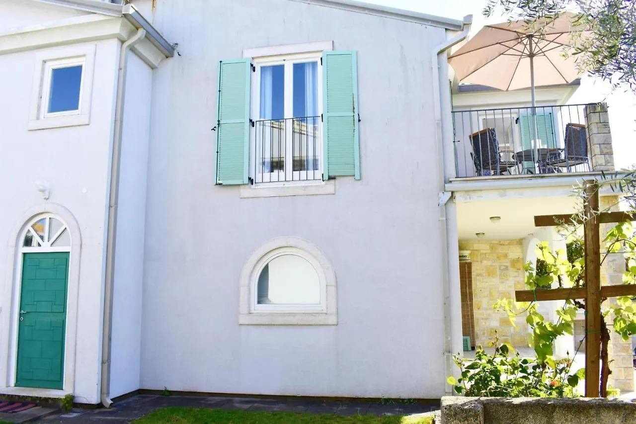 Apartments With A Parking Space Basanija, Umag - 21069 Savudrija 0*,